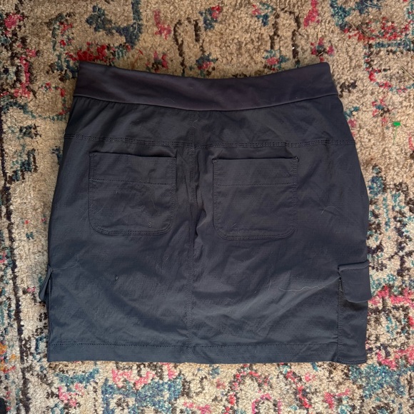 Athleta Stylish Gray Mini Cargo Skort with Pockets - Picture 4 of 5